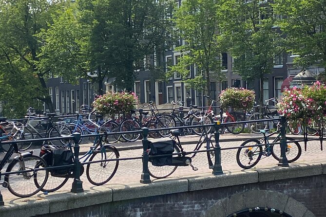 CULTURE with bite, culinary city tour - Why the max-8 group format makes this feel personal