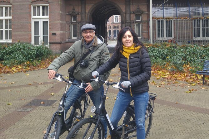 Daily group bike tour in Spanish. - Anne Frank House facade stop: learn fast, then decide what you want next