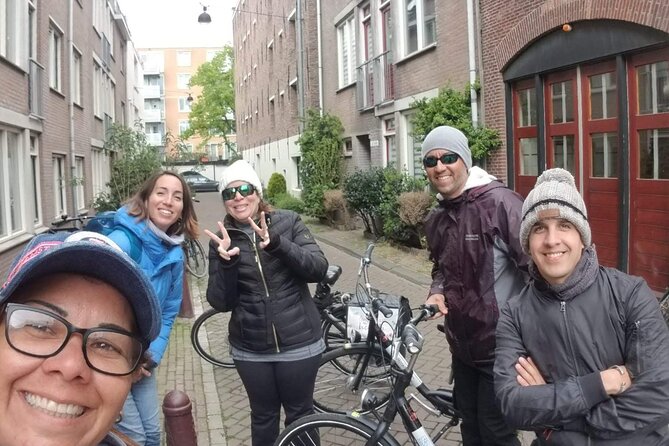 Daily group bike tour in Spanish. - Oud West: trendy streets, cafes, and a nice shift in mood