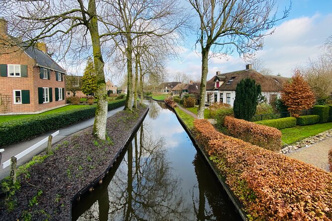 Day Tour Giethoorn, Afsluitdijk and Zaanse Schans with Boat Cruise - What makes the tour feel smooth: guide energy, small group, and built-in photo stops