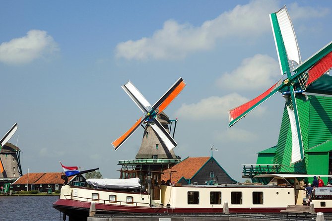 Day Trip from Amsterdam to Zaanse Schans Windmills and Volendam - Volendam’s green timber houses and the village feel