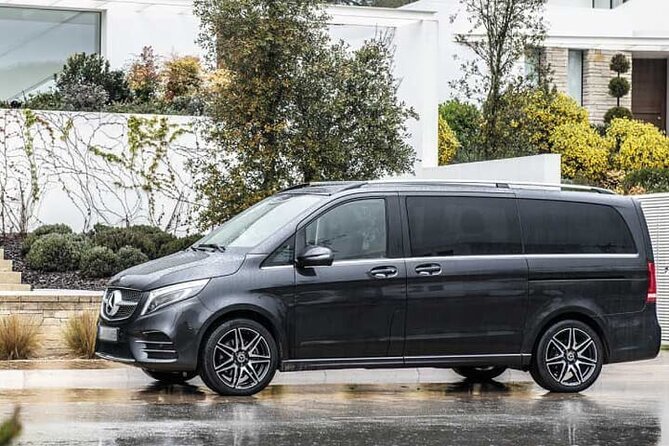 Departure from Amsterdam City to Amsterdam Airport AMS by Minivan - Vehicle, Group Size, and Luggage Rules That Can Affect Your Comfort