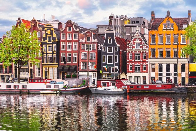 e-Scavenger hunt Amsterdam: Explore the city at your own pace - How the Qula City Trail hunt works on your phone