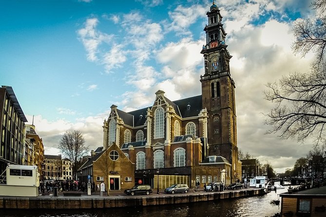 e-Scavenger hunt Amsterdam: Explore the city at your own pace - Rijksmuseum and Van Gogh Museum without queue stress