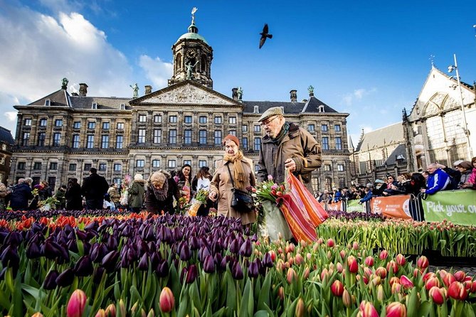 e-Scavenger hunt Amsterdam: Explore the city at your own pace - The Jordaan, then Centraal Station: neighborhood charm meets transit hub