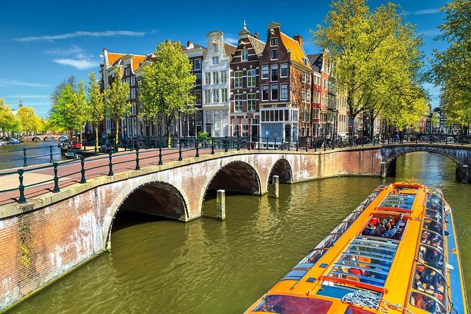 e-Scavenger hunt Amsterdam: Explore the city at your own pace - Why this is such a good fit for families (and friendly groups)