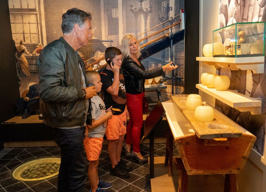 Edam: Edam Cheese Museum Entry Ticket - What you’ll get from the staff and the languages