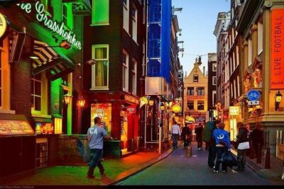 Exclusive small-group Amsterdam Red Light District tour - Pub The Ape and Amsterdam’s Surviving Wooden Buildings