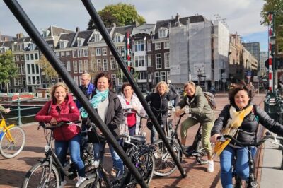 Explore Amsterdam by Bike in the Company of a French Local Guide - The Ride Rhythm: Short Stops, Big Picture, and Traffic Sense