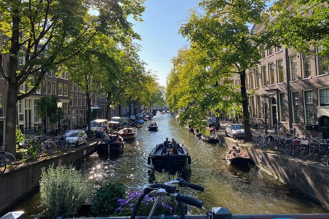 Explore hidden streets with friends - Private Tour - Crossing the Canal Ring and finding the nine streets from the crowds