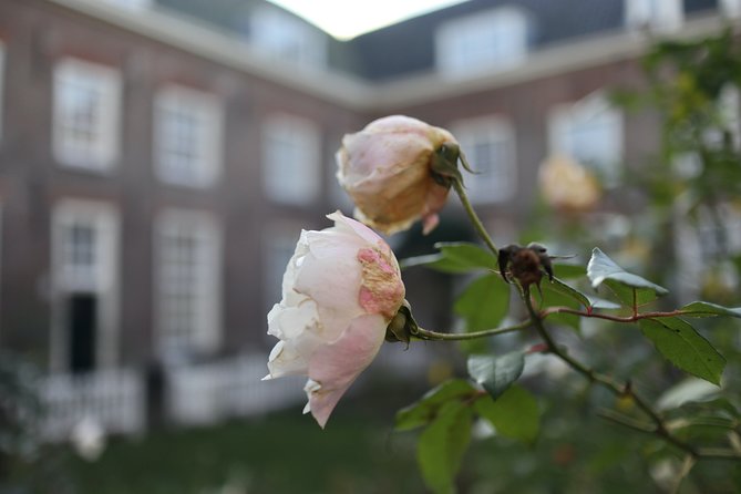 Explore hidden streets with friends - Private Tour - Westerkerk, Rembrandt’s burial, and a smart Jordaan-to-Elandsgracht finish