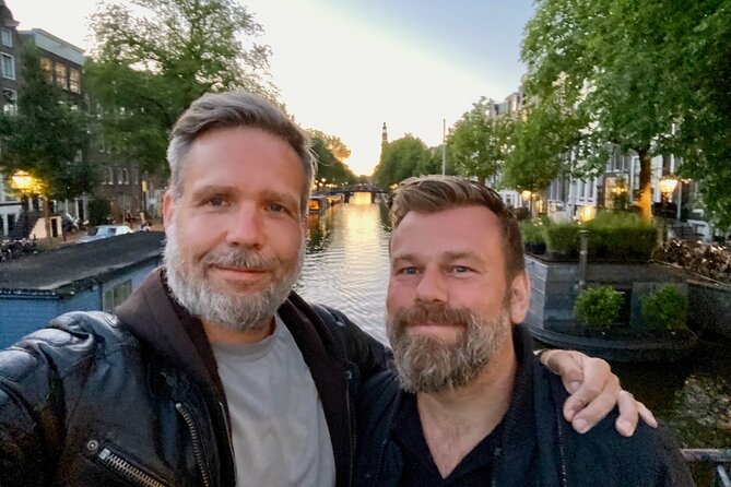 Explore hidden streets with friends - Private Tour - Karthuizerhof courtyard and the Church for the Poor: Amsterdam’s social story
