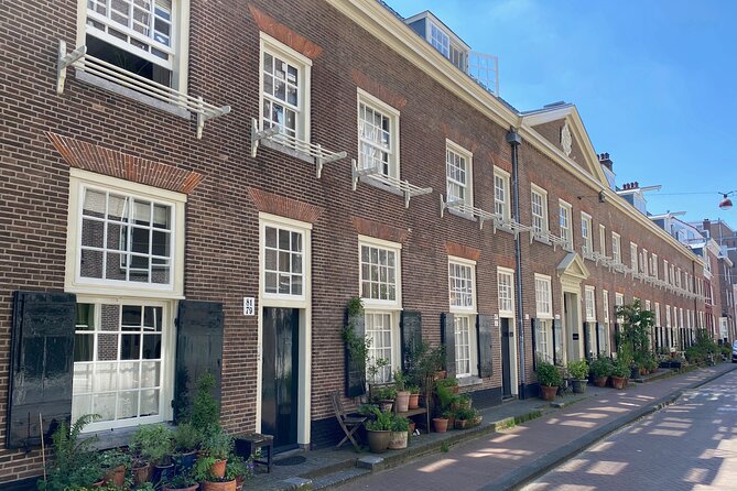 Explore hidden streets with friends - The 2.5-hour route: Dam Square to the Jordaan