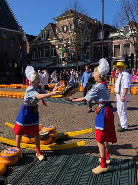 From Amsterdam; Alkmaar Cheese market & Zaanse Schans - Getting to Market 27 fast from Amsterdam Central (Metro Noord, M52)