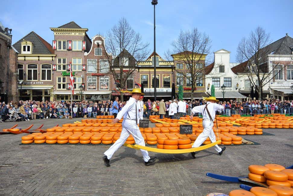 From Amsterdam; Alkmaar Cheese market & Zaanse Schans - The 30-minute guided walking tour: how you get value out of limited time