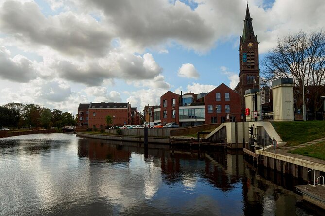From Amsterdam: Day Trip to Rotterdam, Delft & Hague with Cruise - Delft Blue and the canal-town core (plus real factory context)