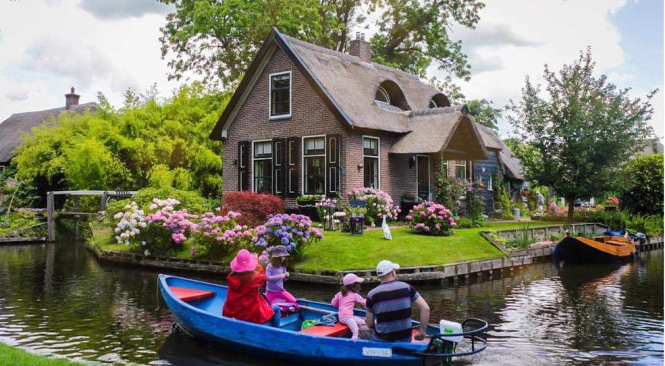 From Amsterdam: Giethoorn Guided Day Trip with Canal Cruise - Giethoorn in One Day: What Makes This Format Work