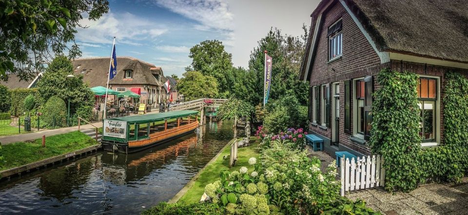 From Amsterdam: Giethoorn Sightseeing Tour and Canal Cruise - Giethoorn by Canal: Why the Dutch Venice is so good