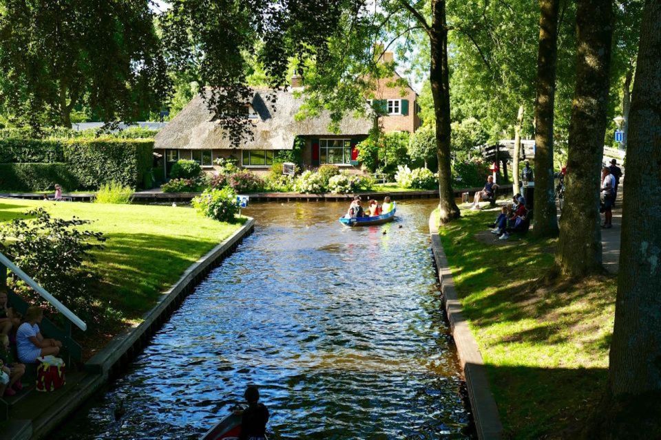 From Amsterdam: Private Tour to Giethoorn with Canal Cruise - Key Points at a Glance