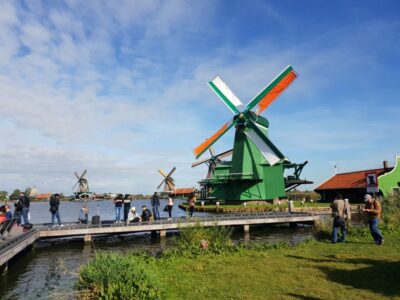 From Amsterdam: Small Group Zaanse Schans and Volendam Tour - Pickup, 9-seater van, and how the small-group format helps