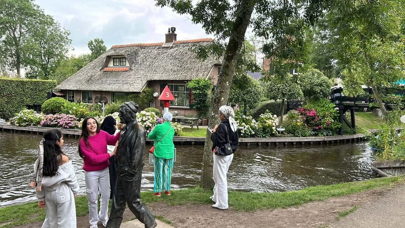 From Amsterdam to Giethoorn Day Trip - The 60-Minute Canal Cruise: Your Best Return on Time