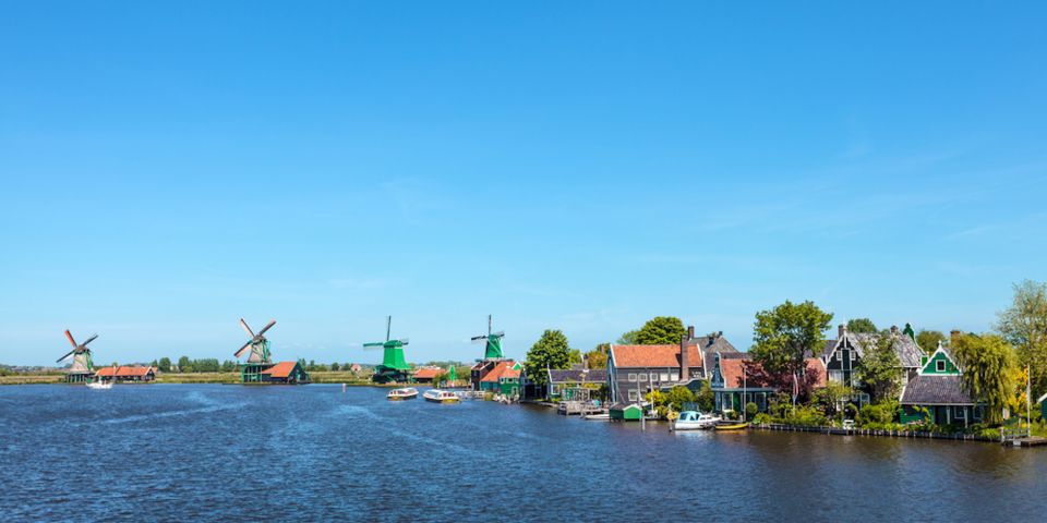 From Amsterdam: Windmills of Zaanse Schans Tour - Clogs at the Wooden Shoe Workshop: a short craft stop with payoff