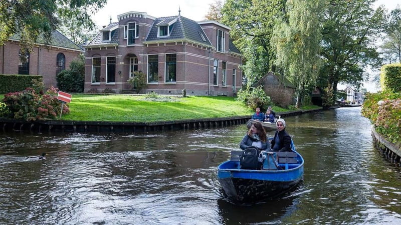 From Amsterdam: Zaanse Schans and Giethoorn Countryside Trip - Who this trip is best for
