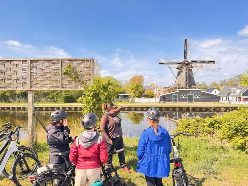 From Amsterdam: Zaanse Schans Windmills & More - E-Bike Tour - From the center to the Waterlands: your e-bike route starts simple