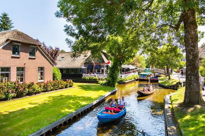 Giethoorn and Afsluitdijk Day Trip from Amsterdam with Boat Trip - Group Size and Tour Flow: What a 9-Hour Day Feels Like