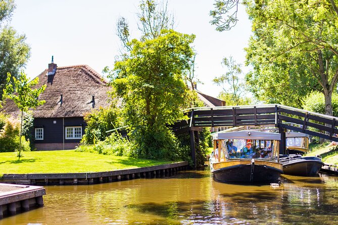 Giethoorn and Afsluitdijk Day Trip from Amsterdam with Boat Trip - Free Time in Giethoorn: How to Use It Without Feeling Rushed
