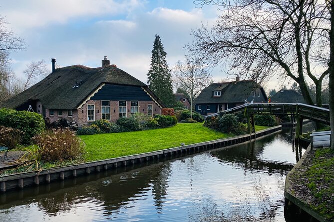 Giethoorn and Zaanse Schans Day Tour Small Group Incl. Boat Ride - Zaanse Schans: Windmills, Gouda Lessons, Clogs, and Diamonds