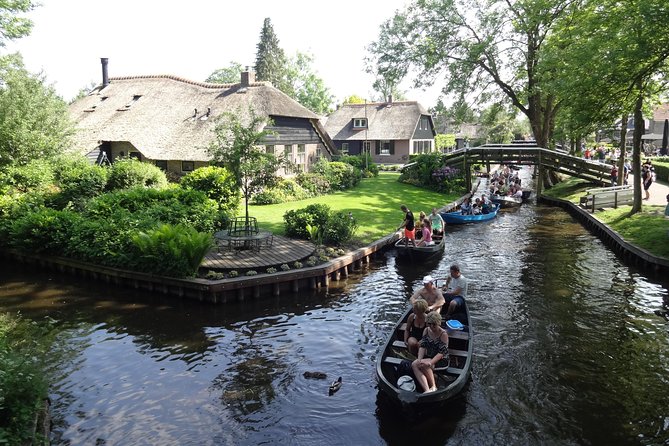 Giethoorn Day Tour from Amsterdam with Small Boat Ride - Crowds, timing, and schedule tweaks: managing the day like a pro