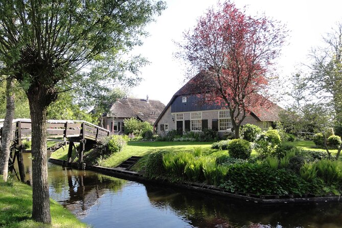 Giethoorn Day Trip from Amsterdam With Cruise and Cheeseplatter - Giethoorn Free Time: Walk the Canals, Cross the Bridges, Choose Your Own Lunch