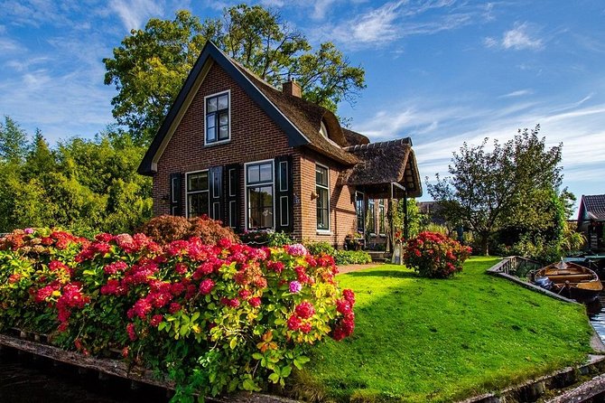 Giethoorn Private Tour & Boat Trip - Giethoorn’s Canals, Bridges, and Thatched Cottages: What You’ll See