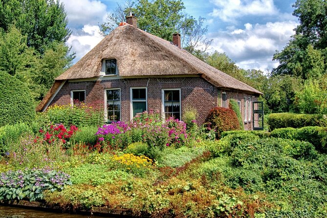 Giethoorn Private Tour with Cruise and Lunch from Amsterdam - Giethoorn from Amsterdam: a car-free village day with real breaks