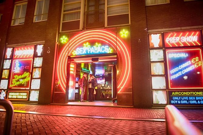 Half-Day Tour of Red Light District and Jordaan District with Private Guide in Amsterdam - Begijnhof, old Jewish quarter areas, and Dam Square finish