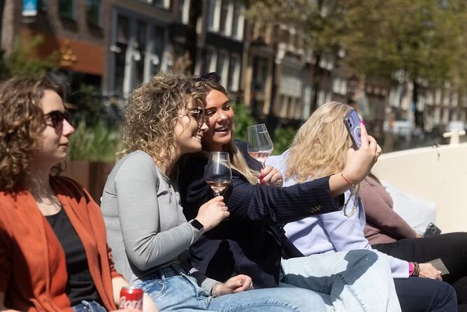 Highlights and Local Insights Canal Cruise Tour in Amsterdam - A 1-Hour Amsterdam Canal Photo Sprint on an Electric Boat