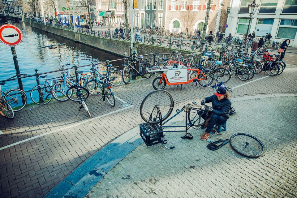 Humans of Amsterdam - Small group cultural walking tour - The people-first approach: how the meet-and-greets actually change the tour