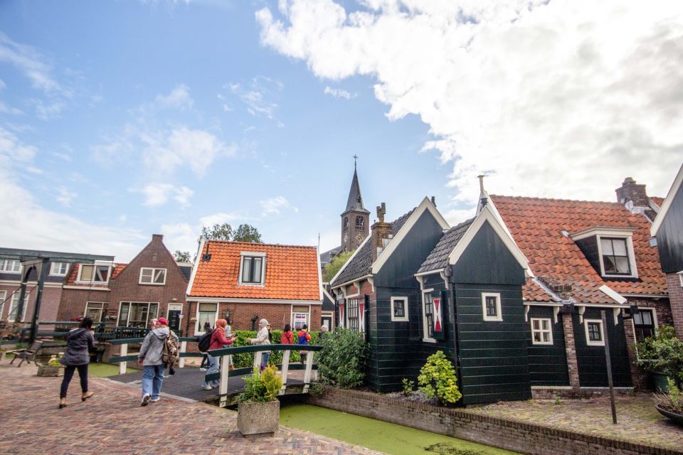 Marken, Volendam and Edam: Private Full-Day Tour - Volendam’s fishermen lanes: fish-auction vibes and cheese sampling