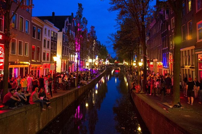 MUST DO: Amsterdam's Red Light District tour with a local - Pub The Ape (Int Aepjen): A Wooden Landmark That Outlived a Fire