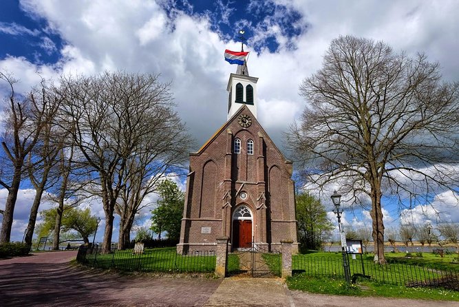Off the Beaten Paths Dutch Landscape Private Tour 1/2 day Jaguar - The Broek in Waterland Start: Dikes, Farms, and Real Dutch Details