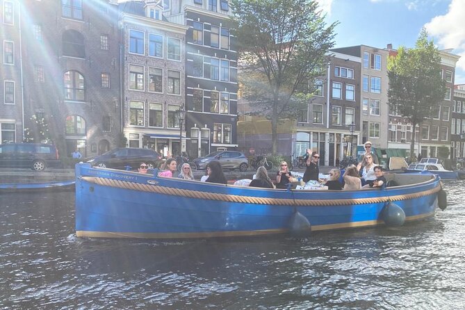 Open Dutch Boat! Silent electric drive. Nice cosy boat ride... - What you should know before you step aboard