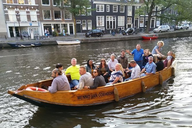 Open Dutch Boat! Silent electric drive. Nice cosy boat ride... - Getting on board at Prinsengracht 587