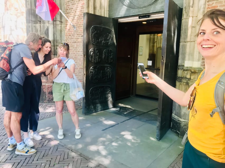 Outside Escape Amsterdam with your friend(s) and have fun! - Difficulty levels, free hints, and real-time help