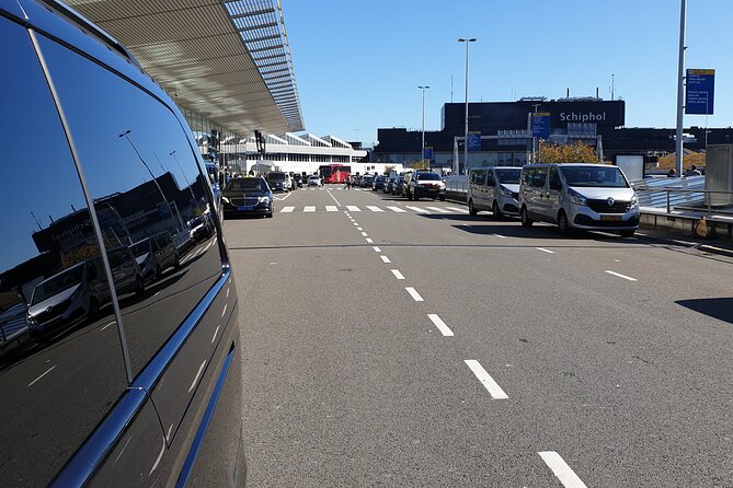 Private Airport Transfer to or from Schiphol Airport - The return trip: Schiphol pickup and what the 70-minute wait really means