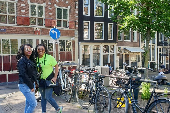 Private Amsterdam Red Light District tour with food tastings - Why this is more than a quick nightlife photo stop