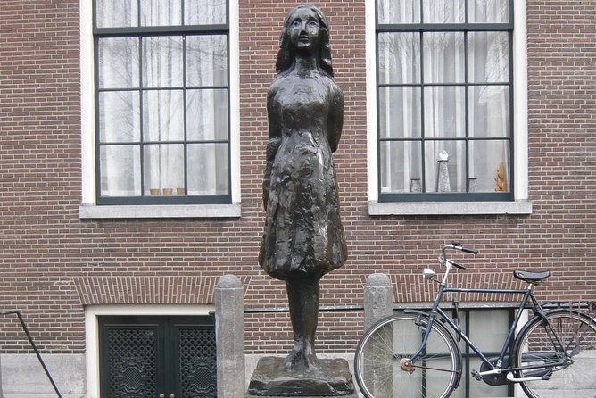 Private Amsterdam WW2 walking tour - Hollandsche Schouwburg: the deportation-camp connection in Amsterdam