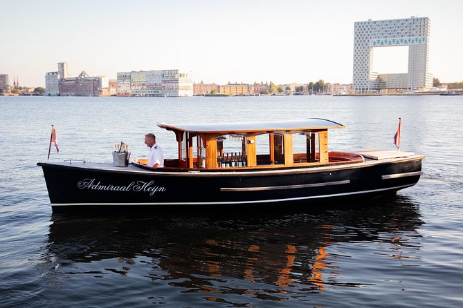 Private boat tour on a electric saloon boat - Drinks, comfort, and how to get more out of a short cruise