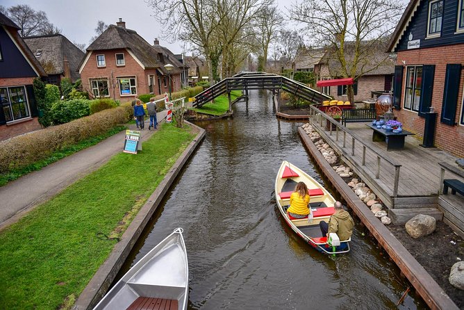 Private Daytrip Giethoorn and Windmills of Zaanse Schans from Amsterdam - What to Pack for a Windy Windmills + Canal Day