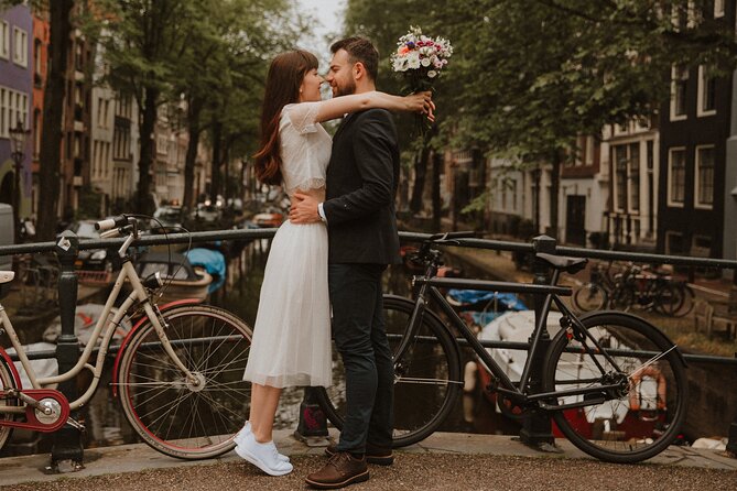 Private Love Story Photowalk Experience - The Jordaan: A More Intimate Feel for Poses